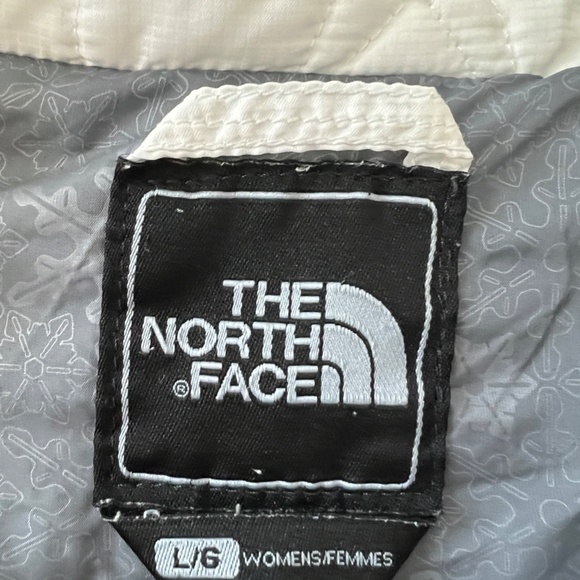 The North Face Women's Puffer Jacket - Picture 8 of 10